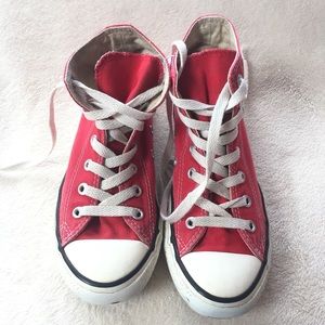 Red Converse ❤️